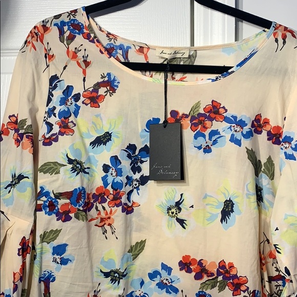 NWT Floral Blouse Bell sleeves - Picture 4 of 5
